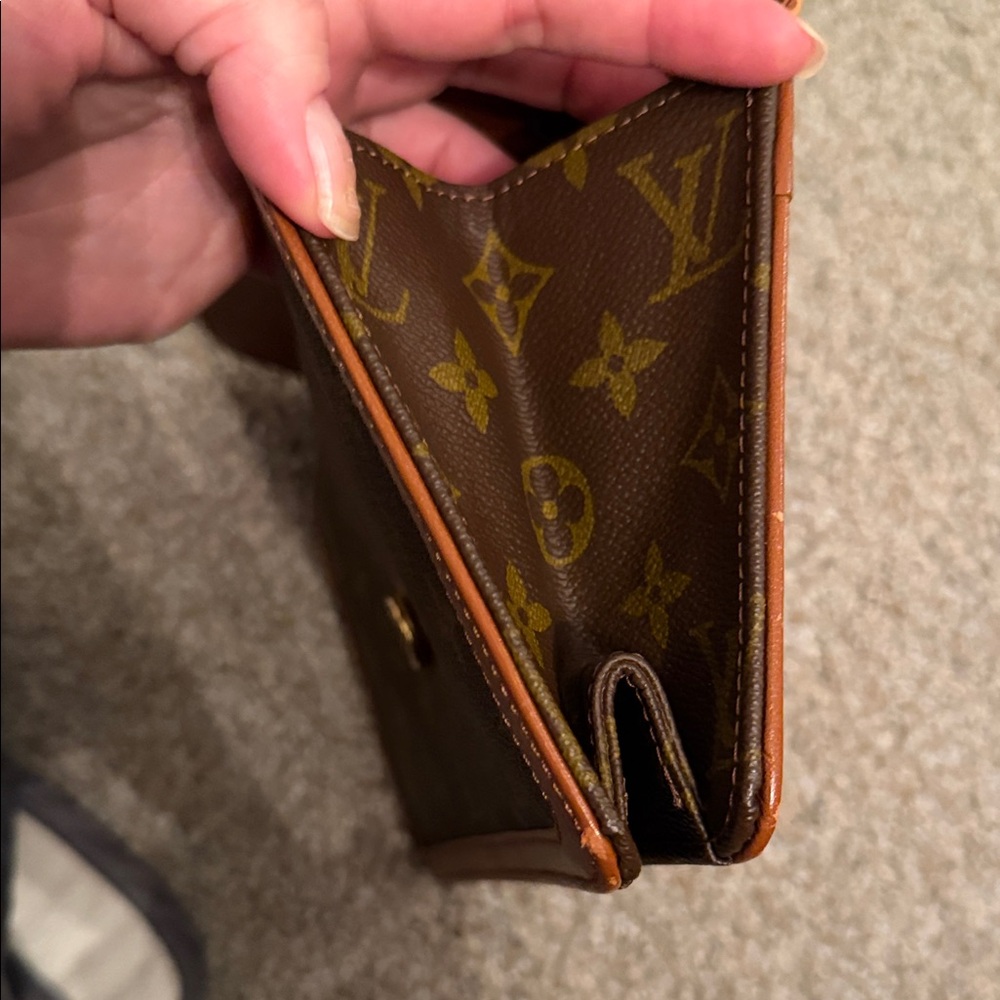 Vintage Louis Vuitton Monogram Clutch - Picture 14 of 16